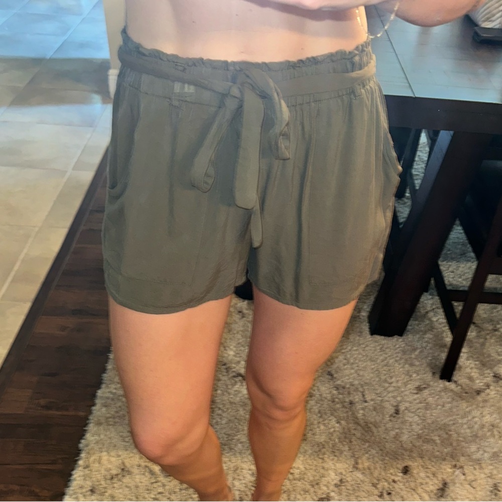 Green flowy short